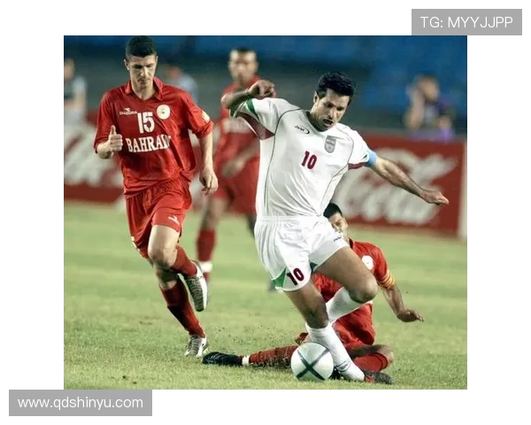 足球黄金时代回顾：那些年我们追逐的足球明星与传奇瞬间