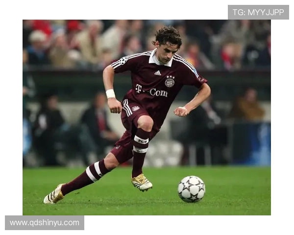 足球明星齐聚观摩欧文精彩比赛瞬间共赏足球魅力与激情