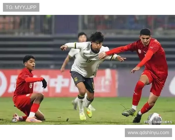 深圳宝体足球明星闪耀赛场展现青春风采与拼搏精神