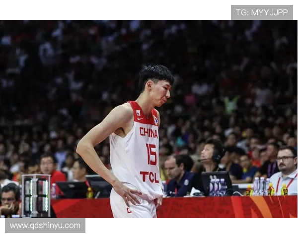 足球明星周琦的精彩瞬间与赛场风采全记录